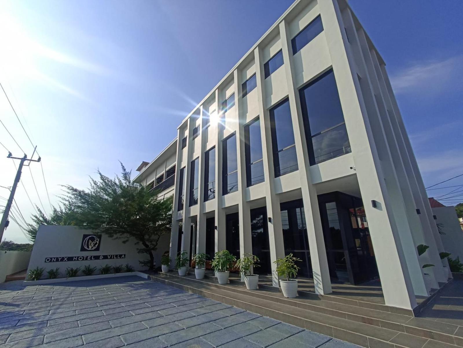 Onyx Hotel & Villa Tanjunguban Εξωτερικό φωτογραφία